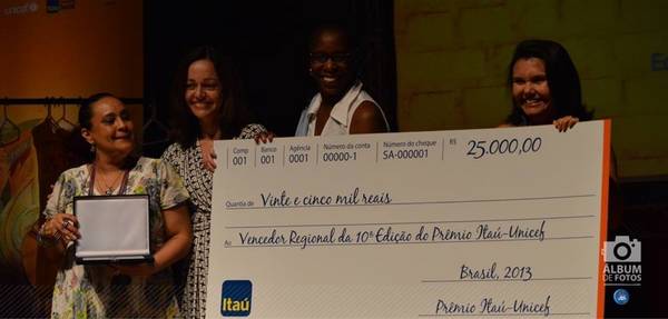 “Respeitável público, a caravana da cidadania abraça sua escola”  é finalista do Prêmio Itaú Unicef